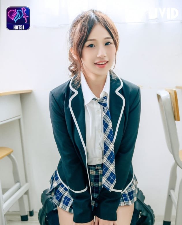 Jie Mi on hot51