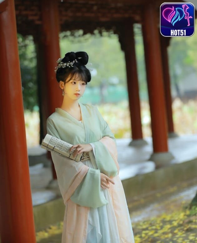 Zhou Zhou Ay on Hot51