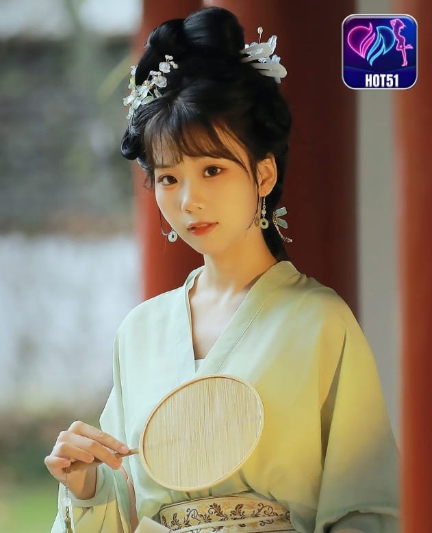 Zhou Zhou Ay on Hot51