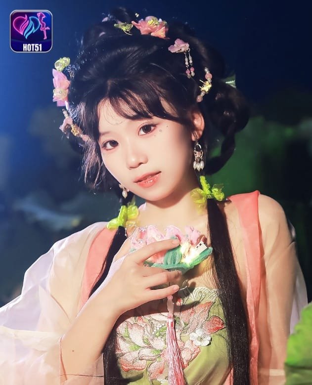 Zhou Zhou Ay on hot51